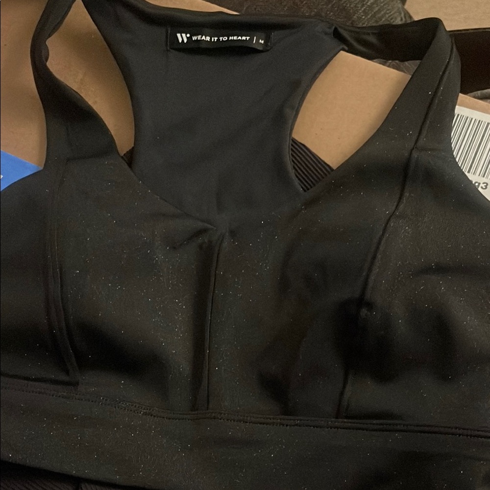 Sleek Black Sports Bra with Stretchy Fabric - Picture 4 of 5